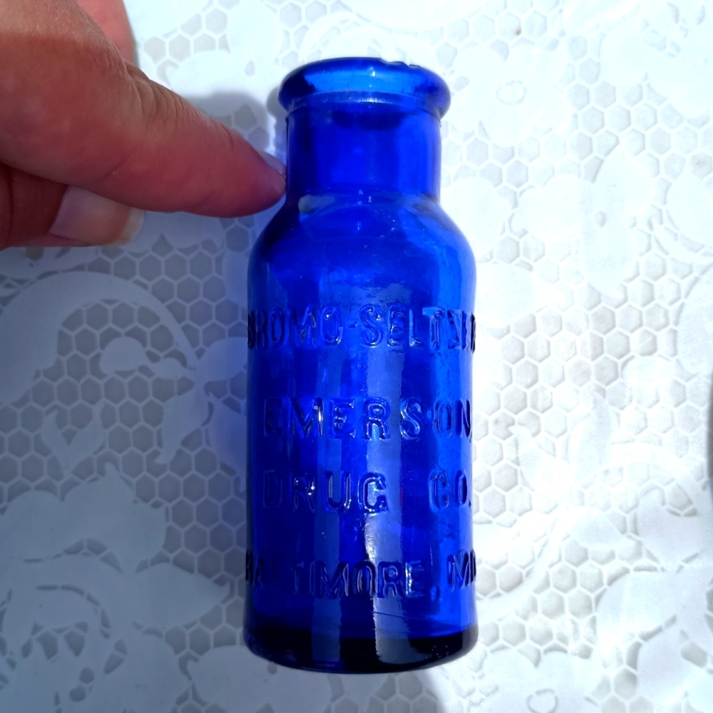 Vintage Cobalt Blue Bromo Seltzer Emerson Drug Co Embossed Lettering Bottle